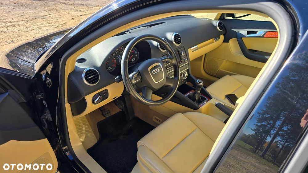 Audi A3 Sportback 2.0 TDI DPF quattro Ambiente - 12