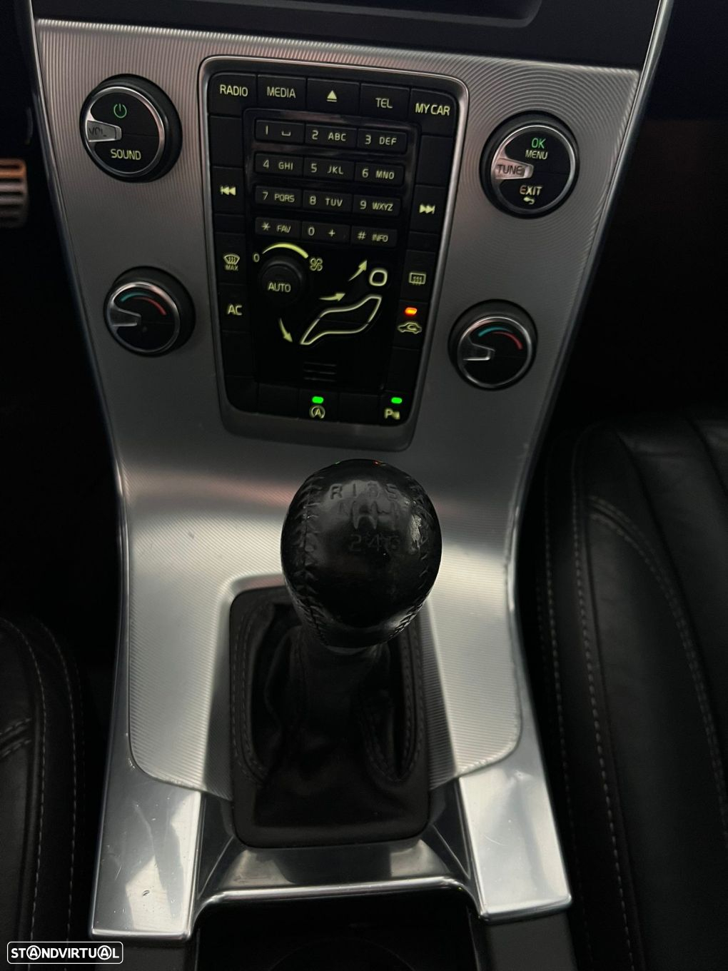 Volvo V60 1.6 D2 R-Design - 18