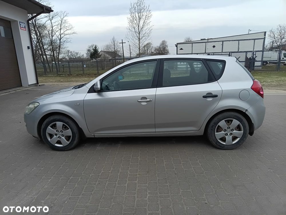 Kia Ceed 2.0 crdi Comfort + - 16