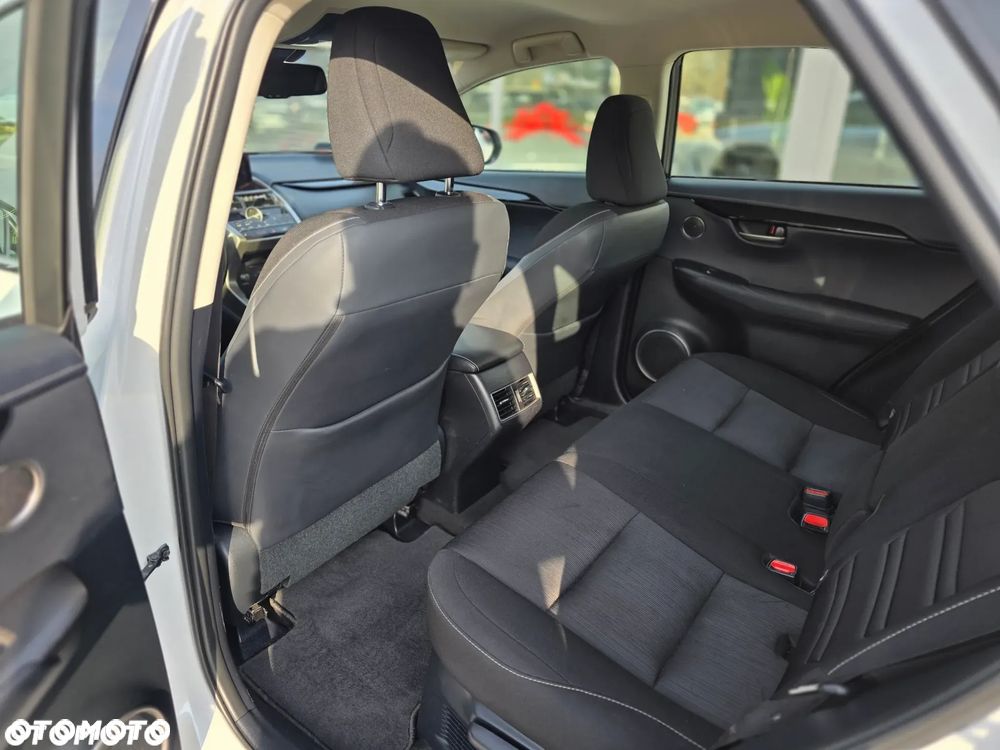 Lexus NX 300h Elegance AWD - 34