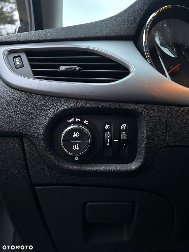 Opel Astra 1.4 T Enjoy - 10