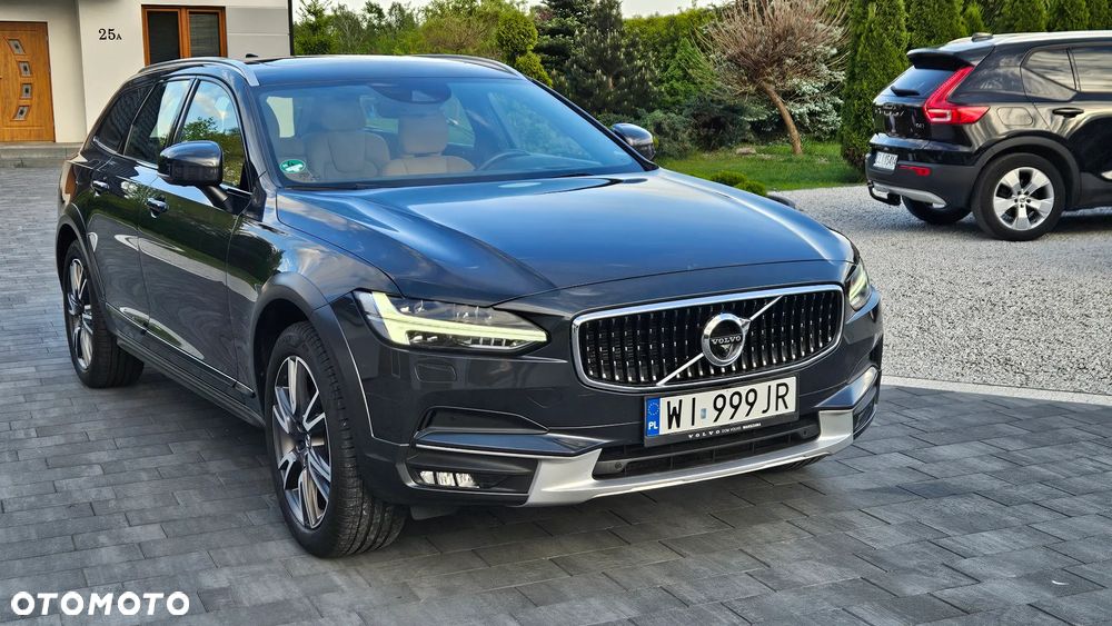Volvo V90 Cross Country - 2