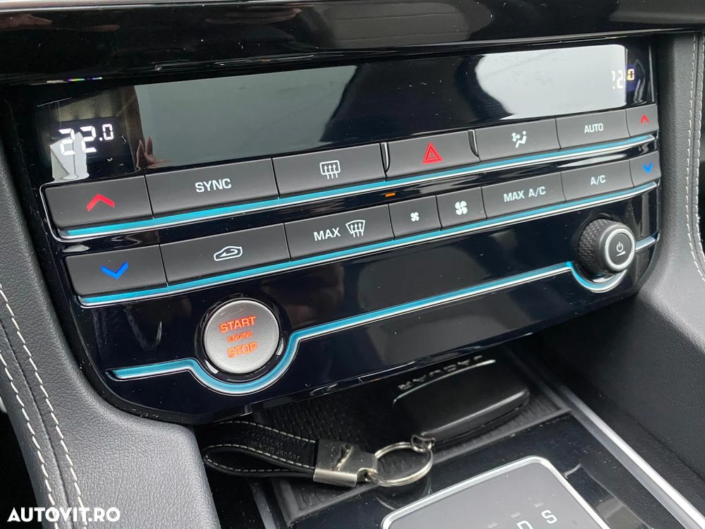 Jaguar F-Pace 20d AWD R-Sport - 24