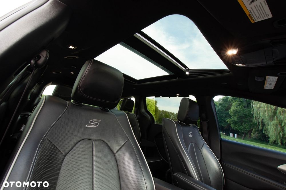 Chrysler Pacifica - 29