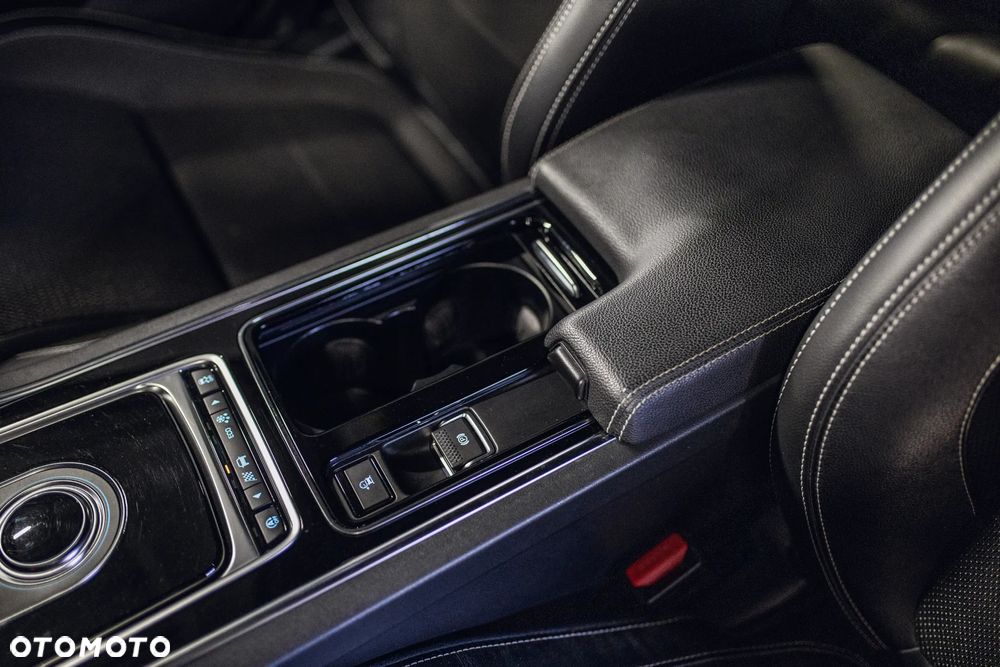 Jaguar XF 2.0 i4D AWD R-Sport - 32