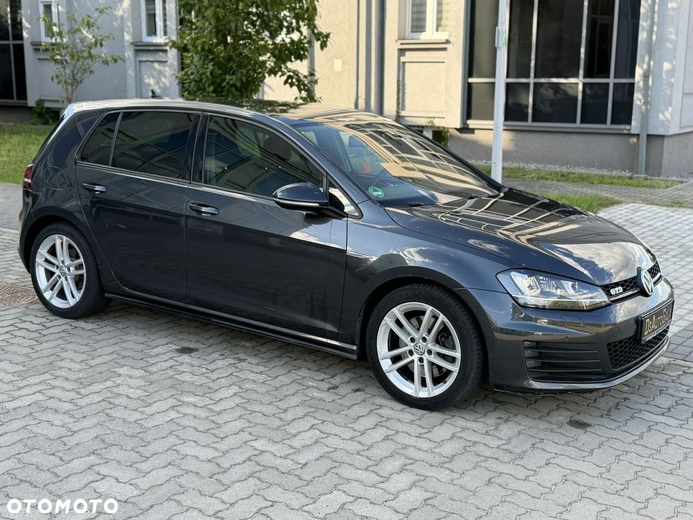 Volkswagen Golf - 10