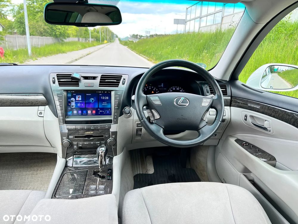 Lexus LS - 7