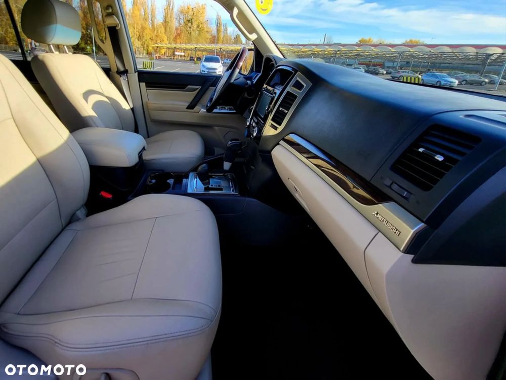 Mitsubishi Pajero - 9