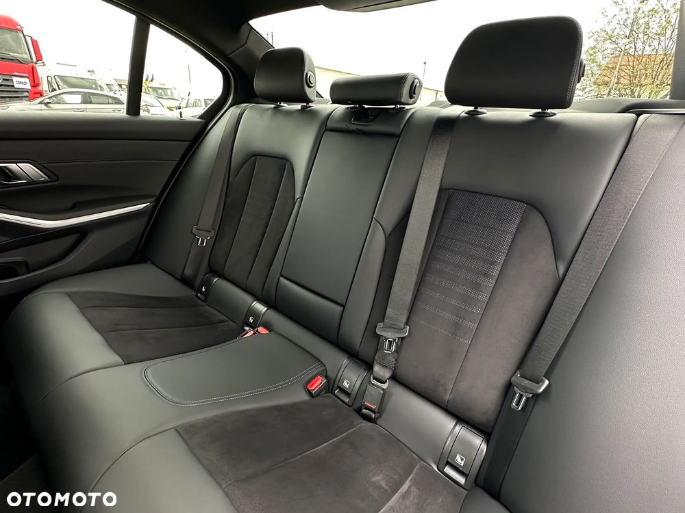 BMW Seria 3 318i M Sport - 20