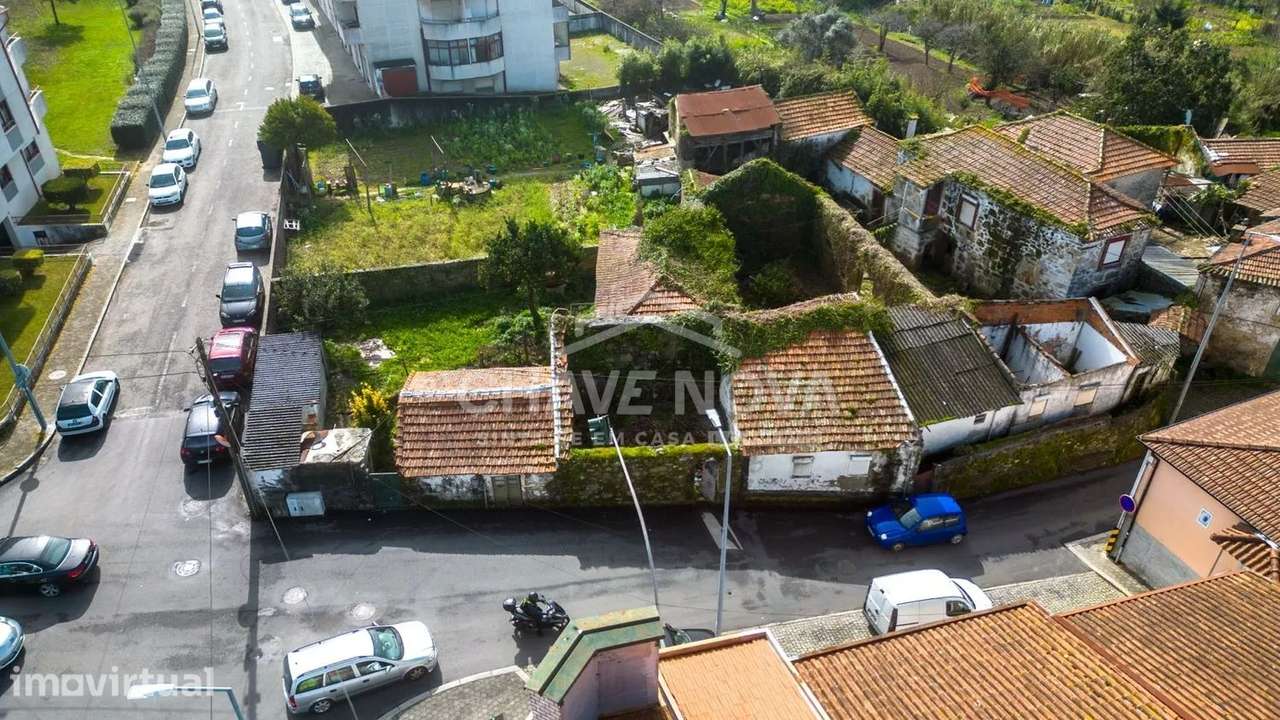 Conjunto 5 Moradias Para Recuperar em Oliveira do Douro - Grande imagem: 4/10