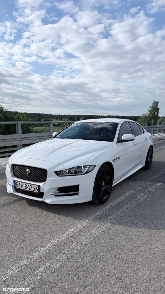 Jaguar XE 2.0 T R-Sport - 9
