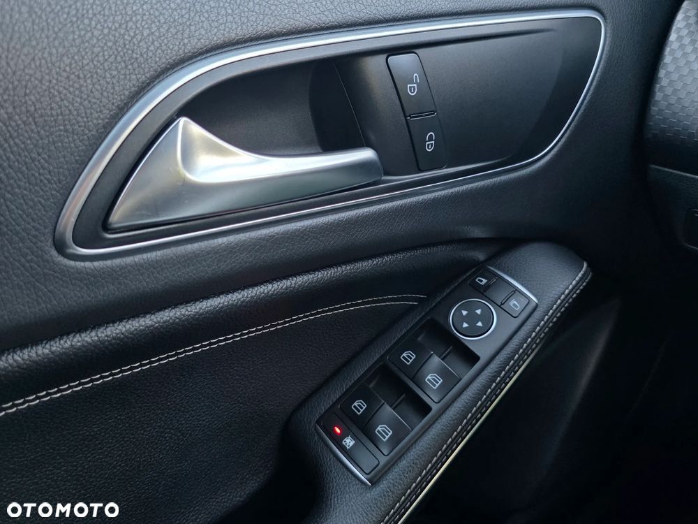 Mercedes-Benz Klasa A 180 7G-DCT AMG Line - 23