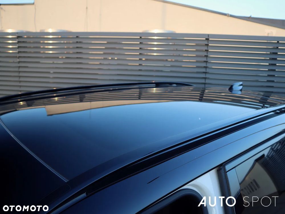 Land Rover Discovery Sport 2.0 P200 mHEV SE - 12