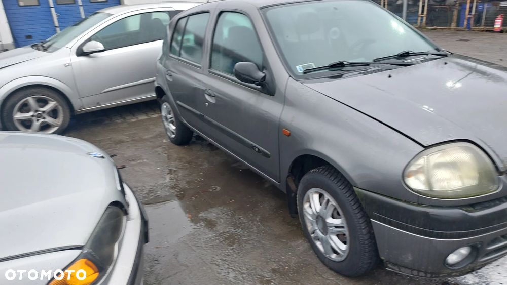 Renault Clio II 2002r. 1,2 benzyna na części fotel szyba lusterko klapa błotnik alternator rozrusznik itp - 4