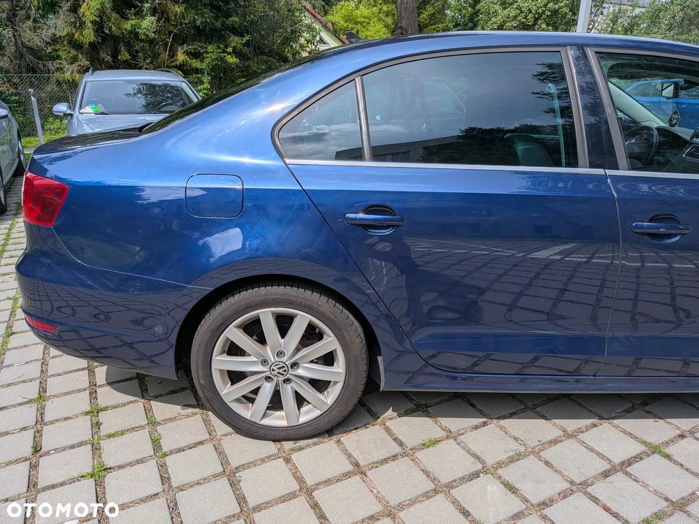 Volkswagen Jetta 2.0 TDI Highline - 14