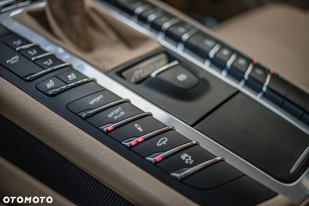 Porsche Macan - 28