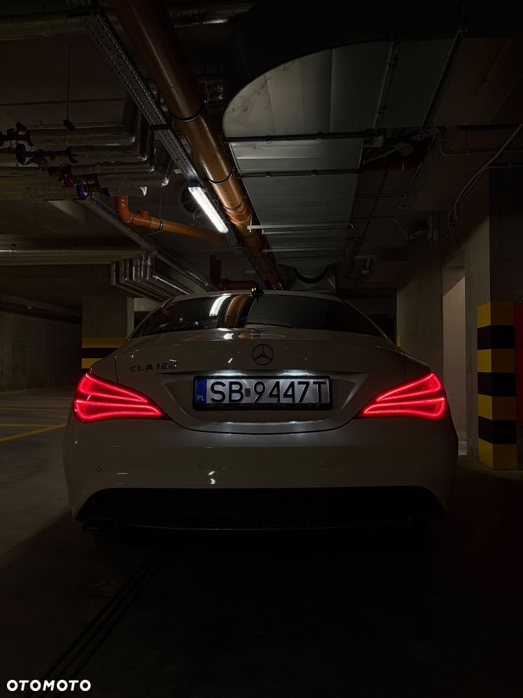 Mercedes-Benz CLA 180 7G-DCT Urban - 12