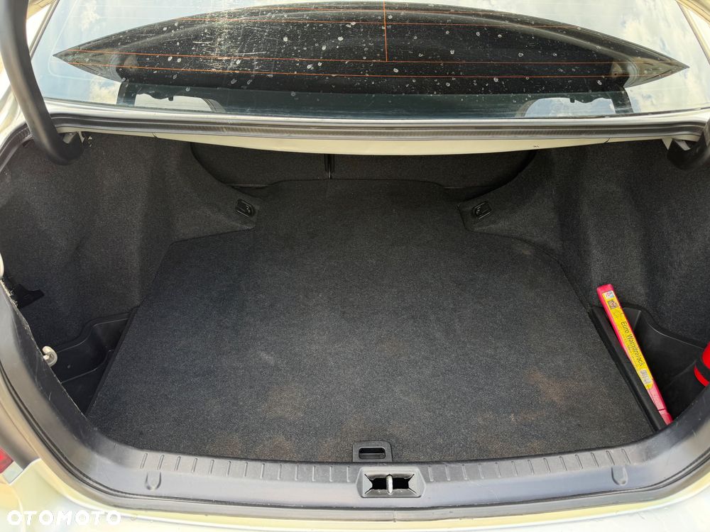 Toyota Avensis 1.8 VVT-i Sol - 22