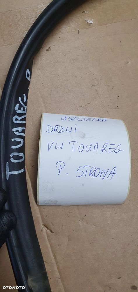 Uszczelka maski komory silnika VW Touareg 7L - 8