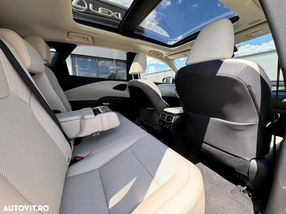 Lexus Seria RX 450h+ E-Four PHEV Executive - 24