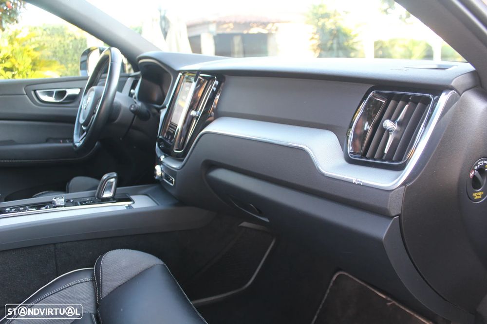 Volvo XC 60 2.0 T8 PHEV R-Design AWD - 25