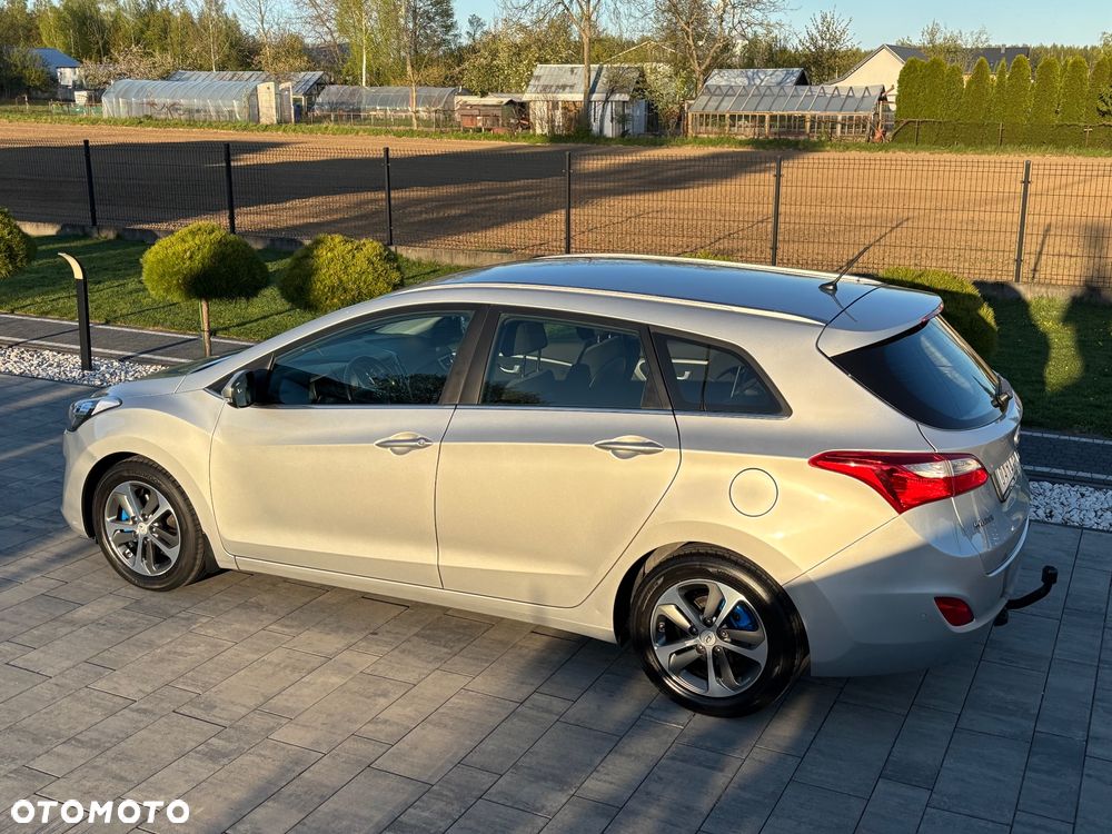 Hyundai i30 blue Kombi 1.6 GDi YES Silver - 16