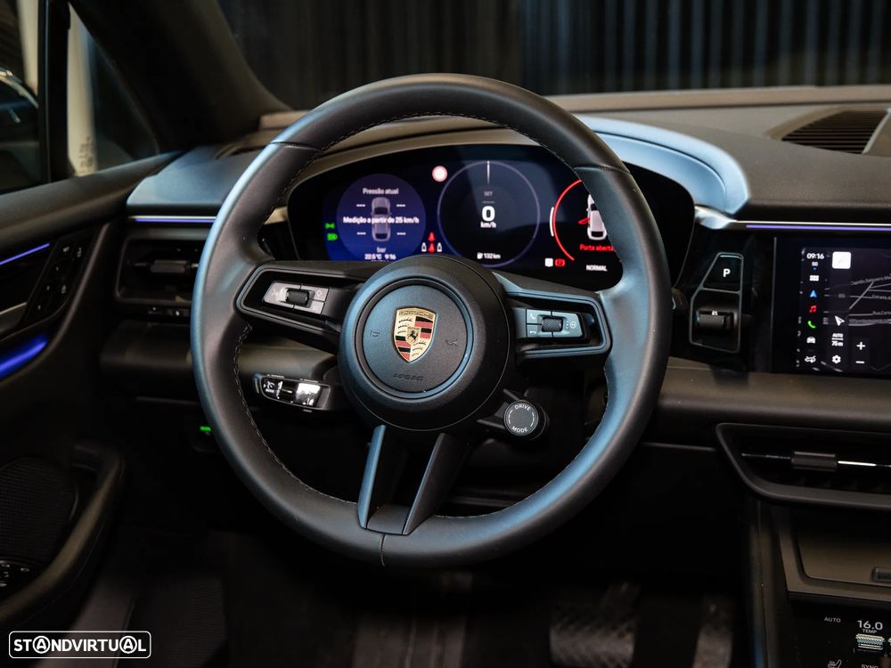 Porsche Macan Electric 4 - 30