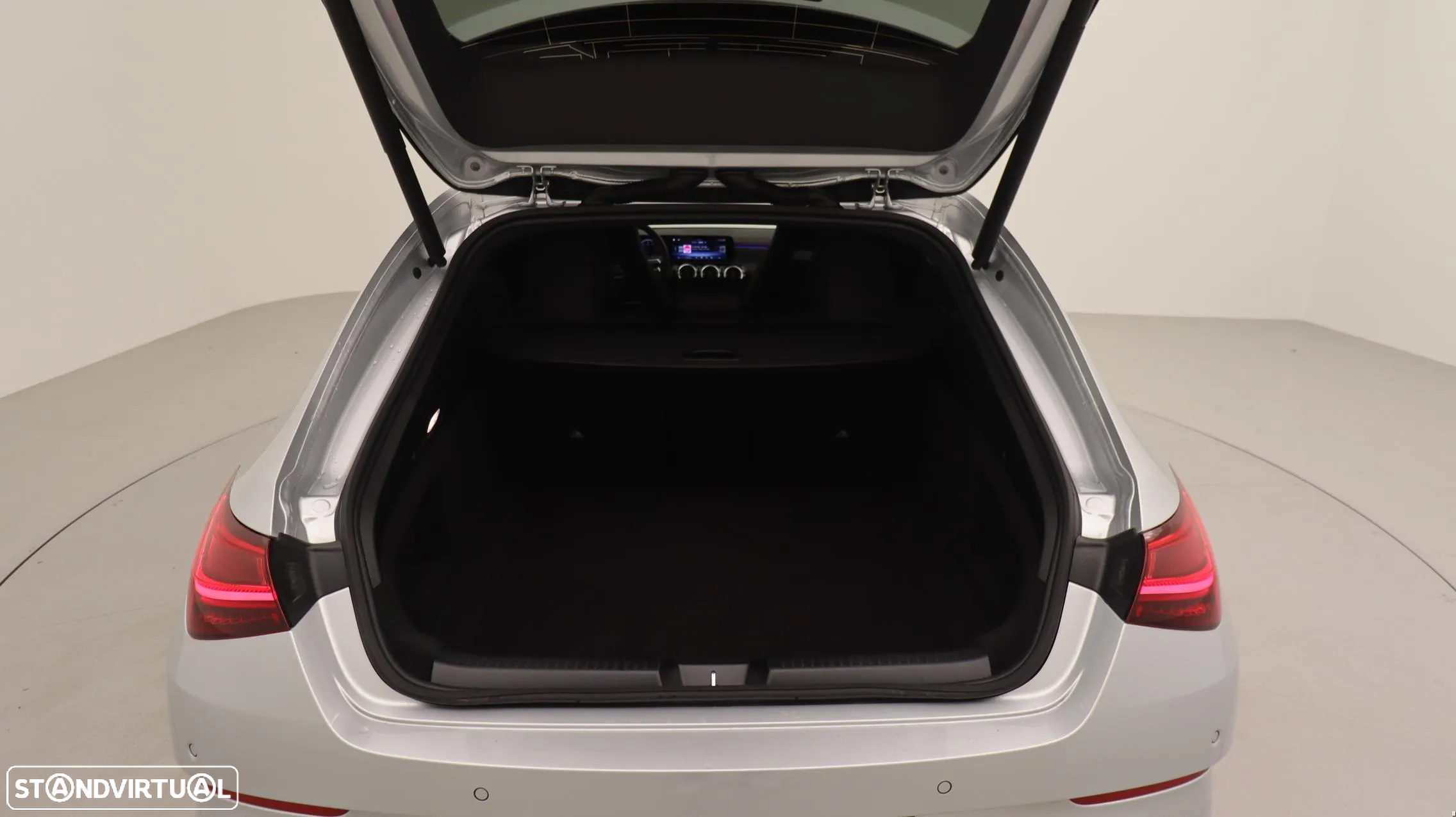 Mercedes-Benz CLA 180 d Shooting Brake AMG Line Aut. - 25