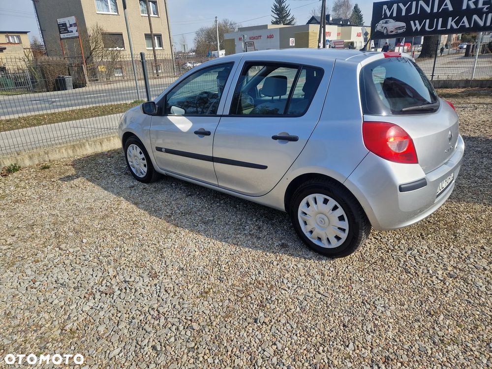 Renault Clio 1.4 16V Emotion - 3