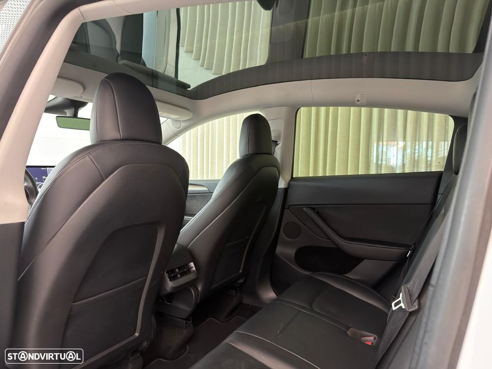 Tesla Model Y Long Range Dual Motor AWD - 12