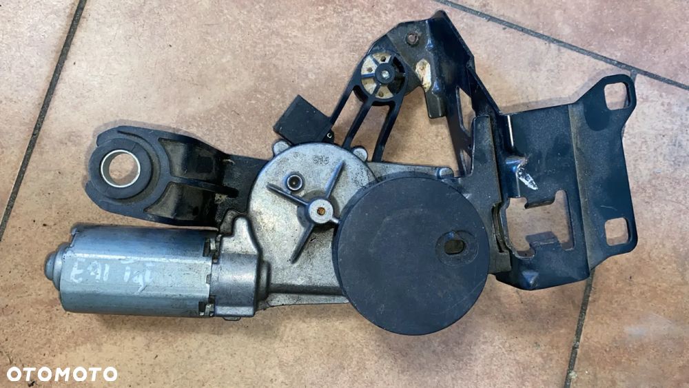 BMW E61 E91 MECHANIZM SILNICZEK TYLNEJ WYCIERACZKI TYŁ 7171564 - 2