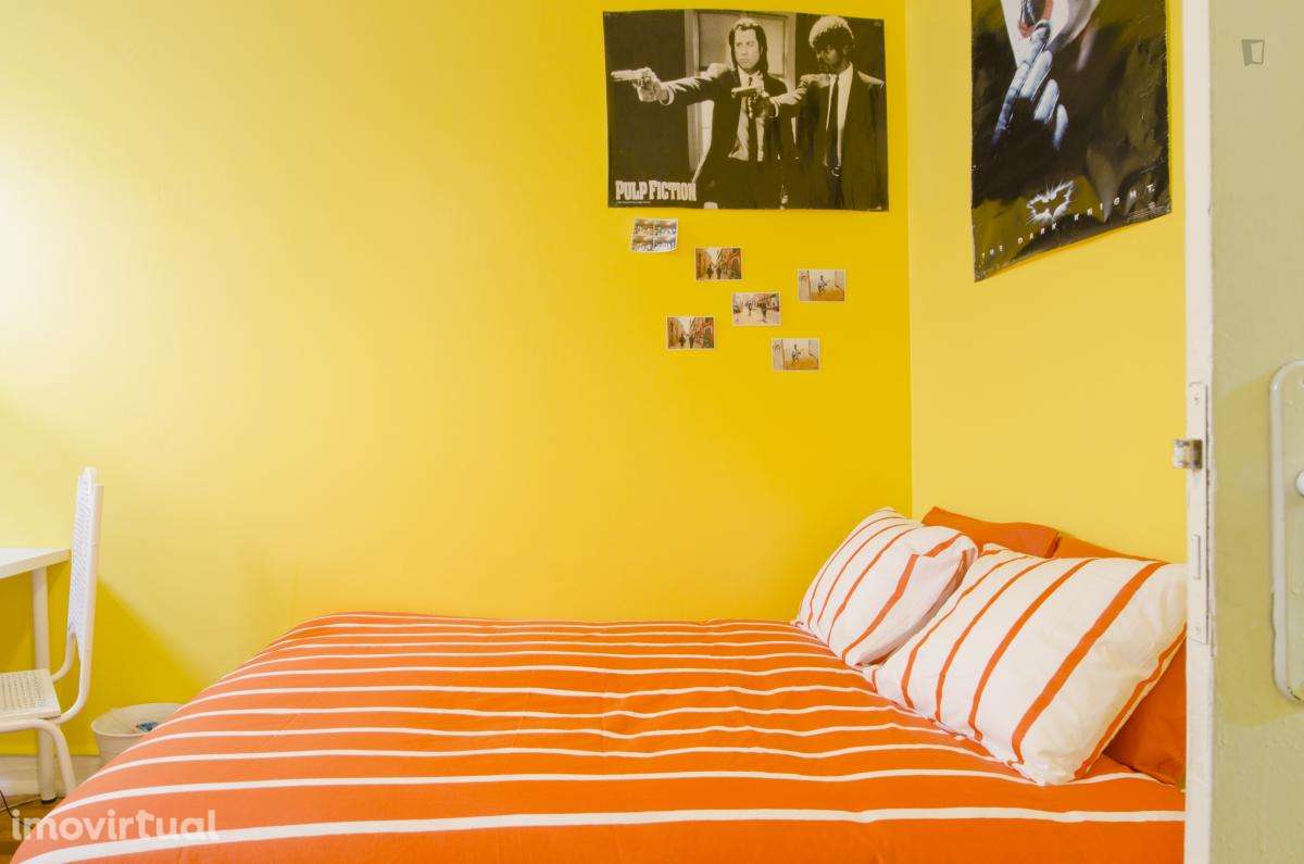 Quarto - localizado em Intendente Lisbon - Grande imagem: 5/21