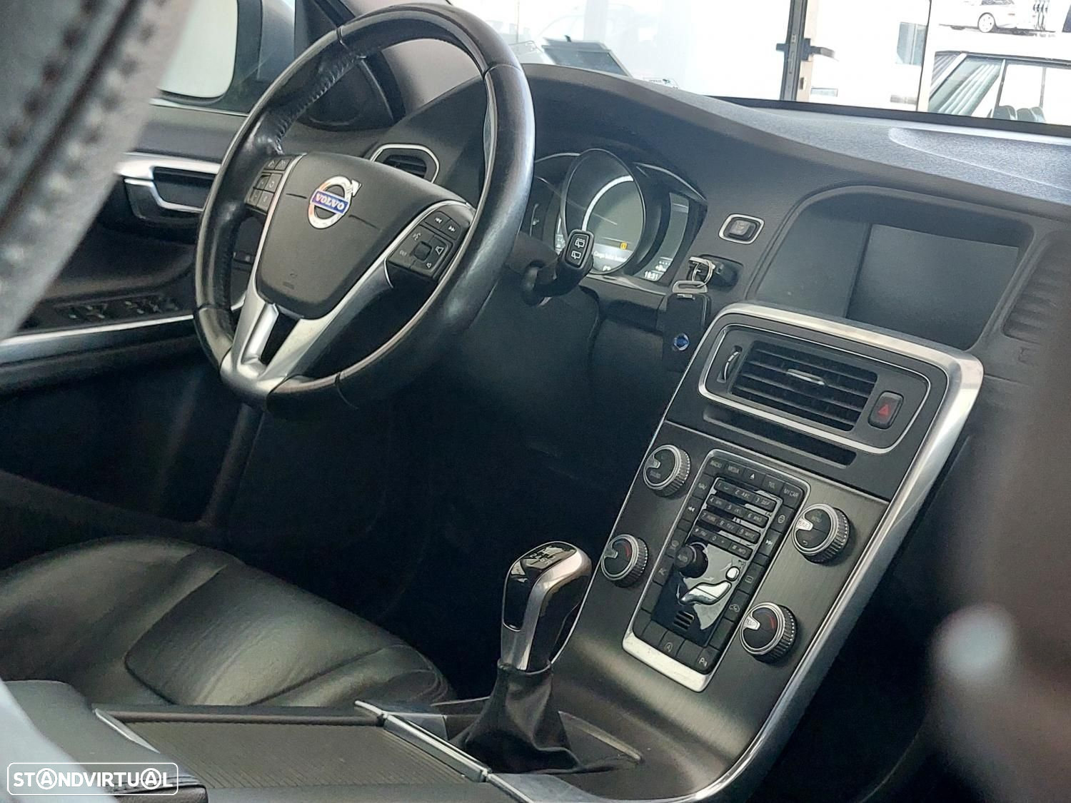 Volvo V60 2.0 D2 Momentum - 37