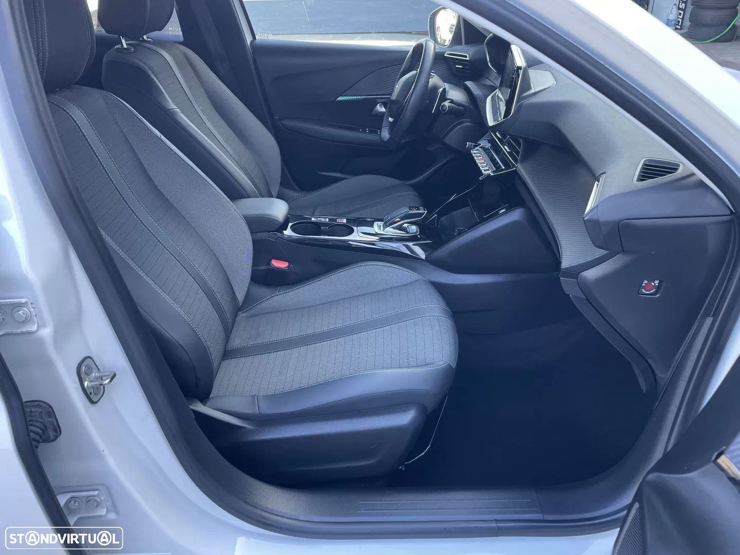 Peugeot 208 - 15