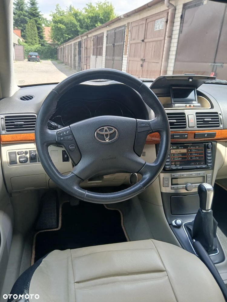 Toyota Avensis 1.8 VVT-i Sol - 15