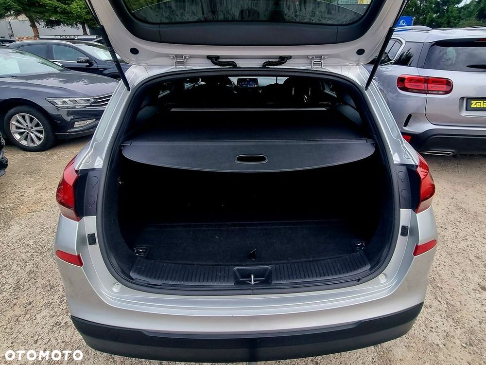 Hyundai i30 1.6 D GO - 13