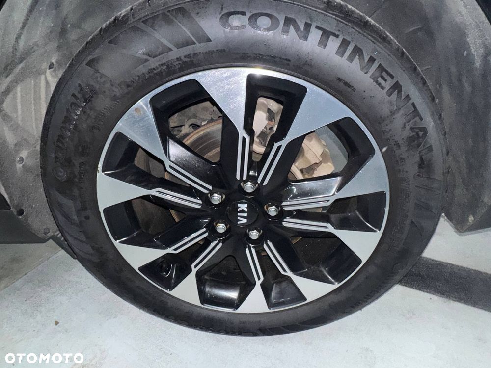 Kia Carnival - 11