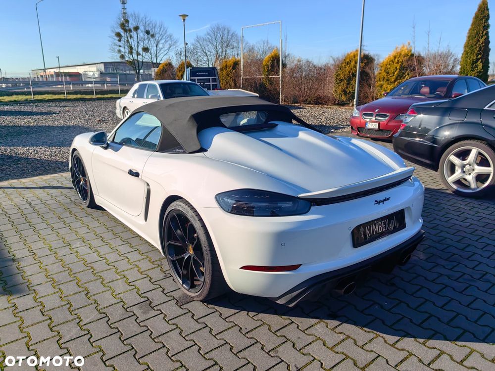 Porsche 718 Spyder - 11