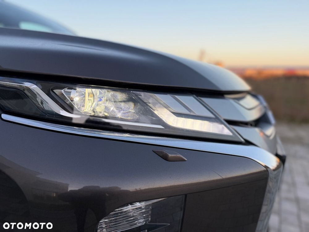 Mitsubishi L200 2.2 d DC Power Instyle Plus - 9