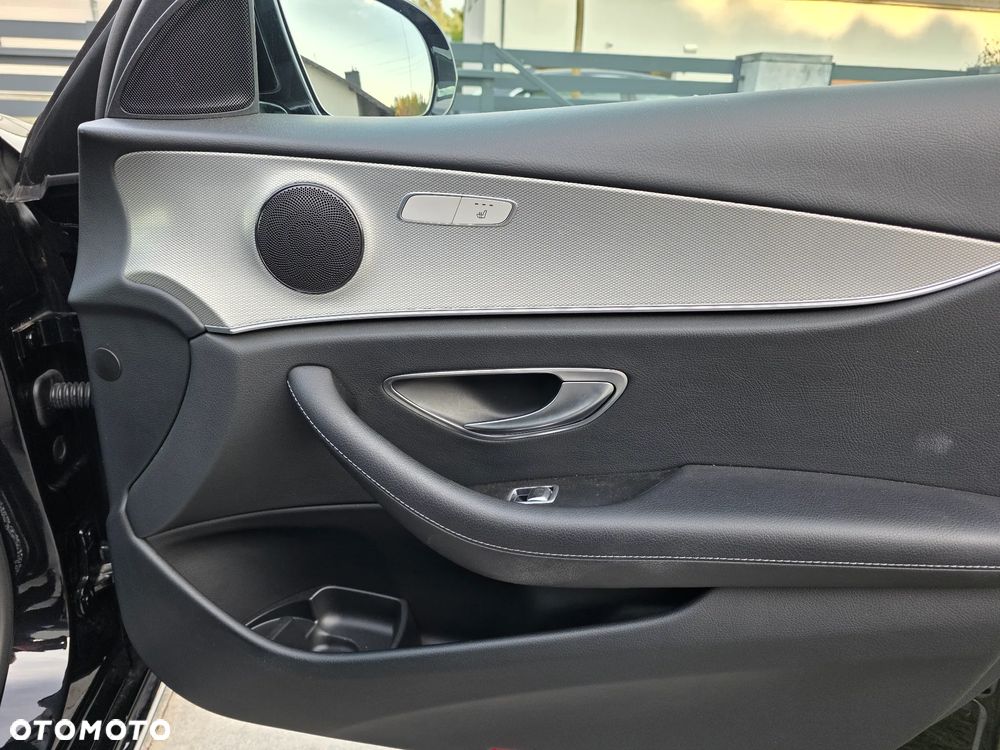 Mercedes-Benz Klasa E 220 d 4-Matic 9G-TRONIC - 23