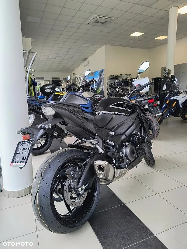 Suzuki GSX - 2