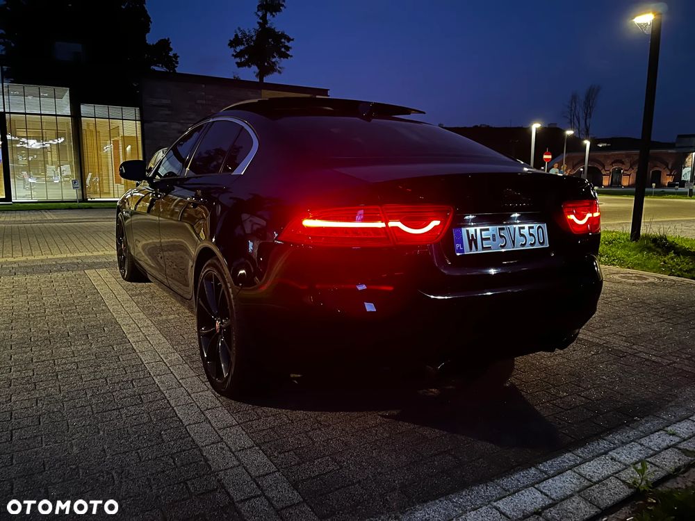 Jaguar XE 25t Prestige - 17