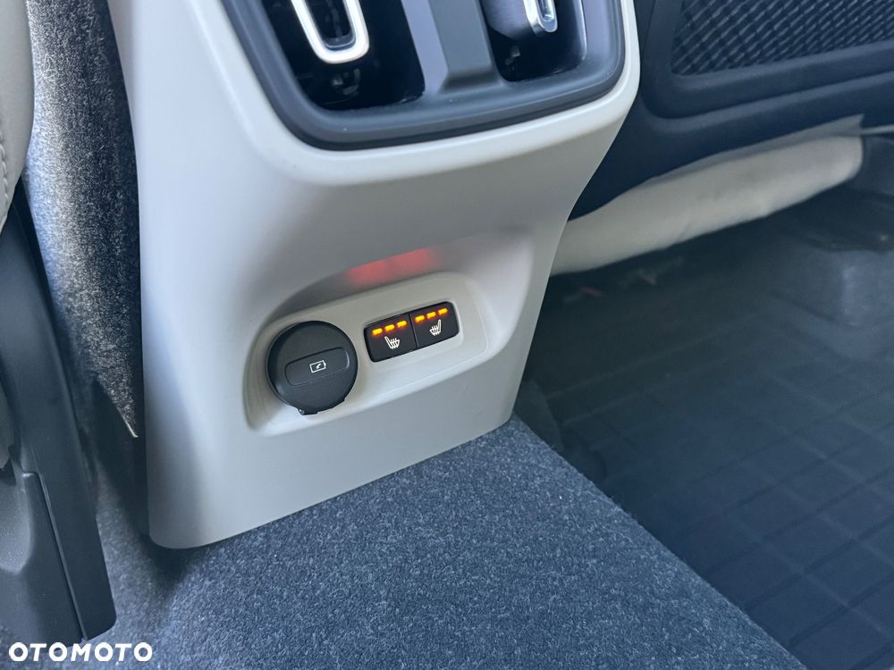 Volvo XC 40 B5 AWD Ultimate Bright - 22