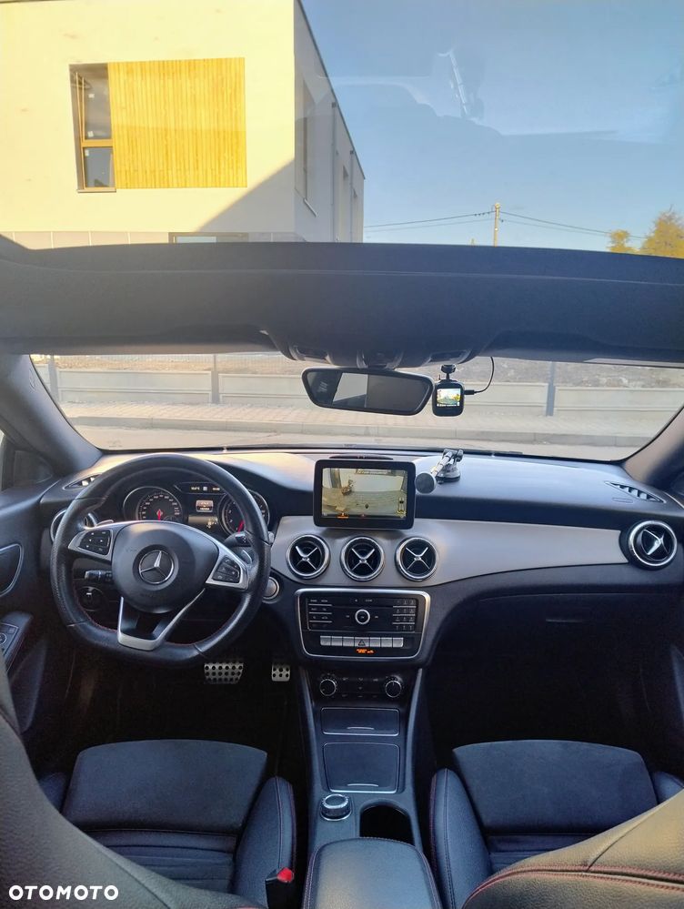 Mercedes-Benz CLA 180 7G-DCT UrbanStyle Edition - 20