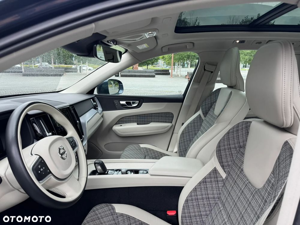Volvo XC 60 T6 Plug-In Hybrid AWD Inscription - 16