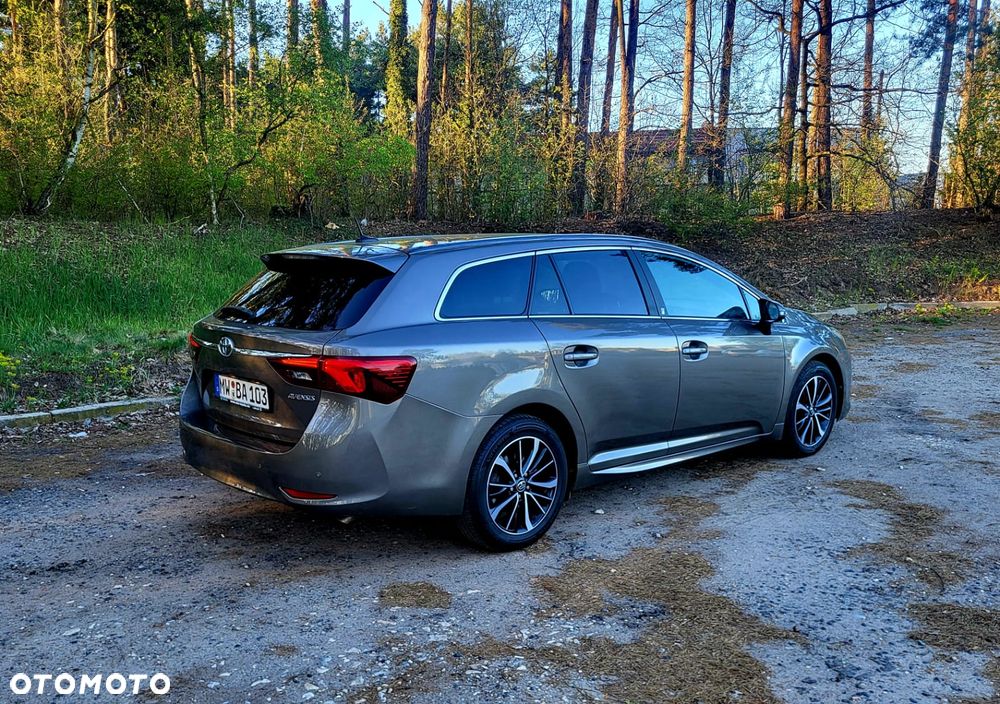 Toyota Avensis Touring Sports 2.0 D-4D Team Deutschland - 17