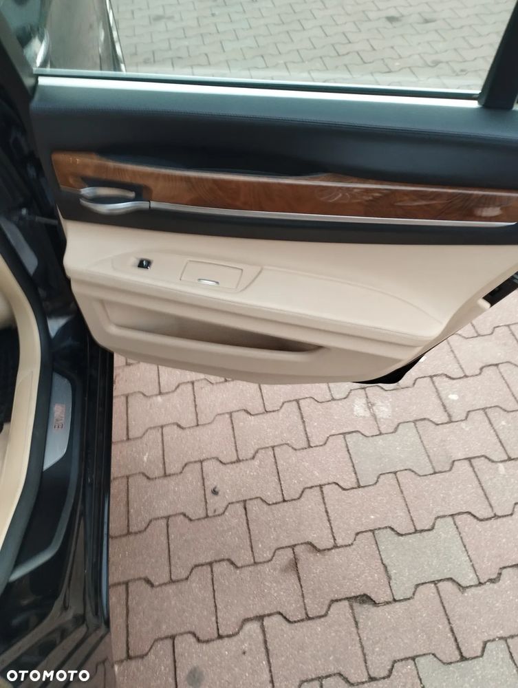 BMW Seria 7 740i - 7