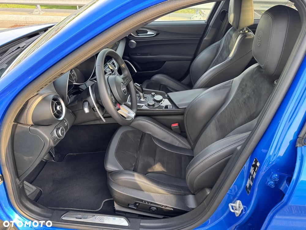 Alfa Romeo Giulia 2.9 Bi Turbo V6 Quadrifoglio - 11