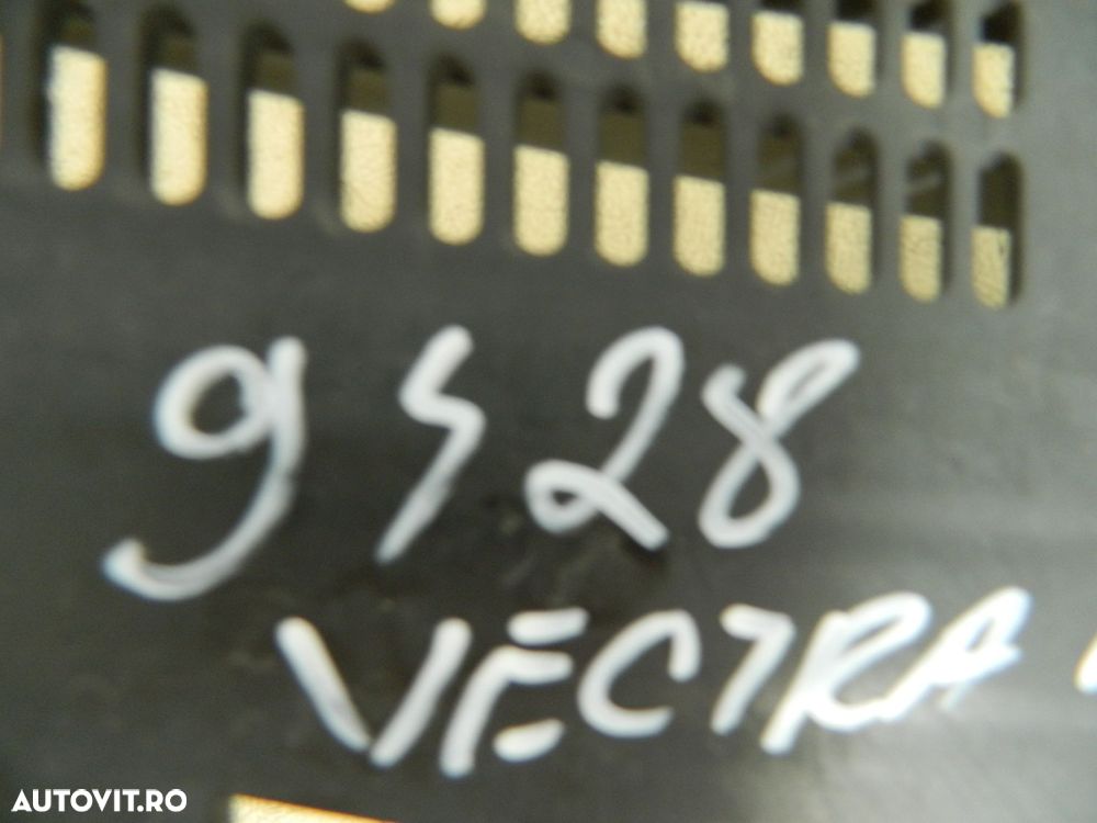 Grila inferioara dintre proiectoare, Opel Vectra B, 96-00, 90464533 - 3