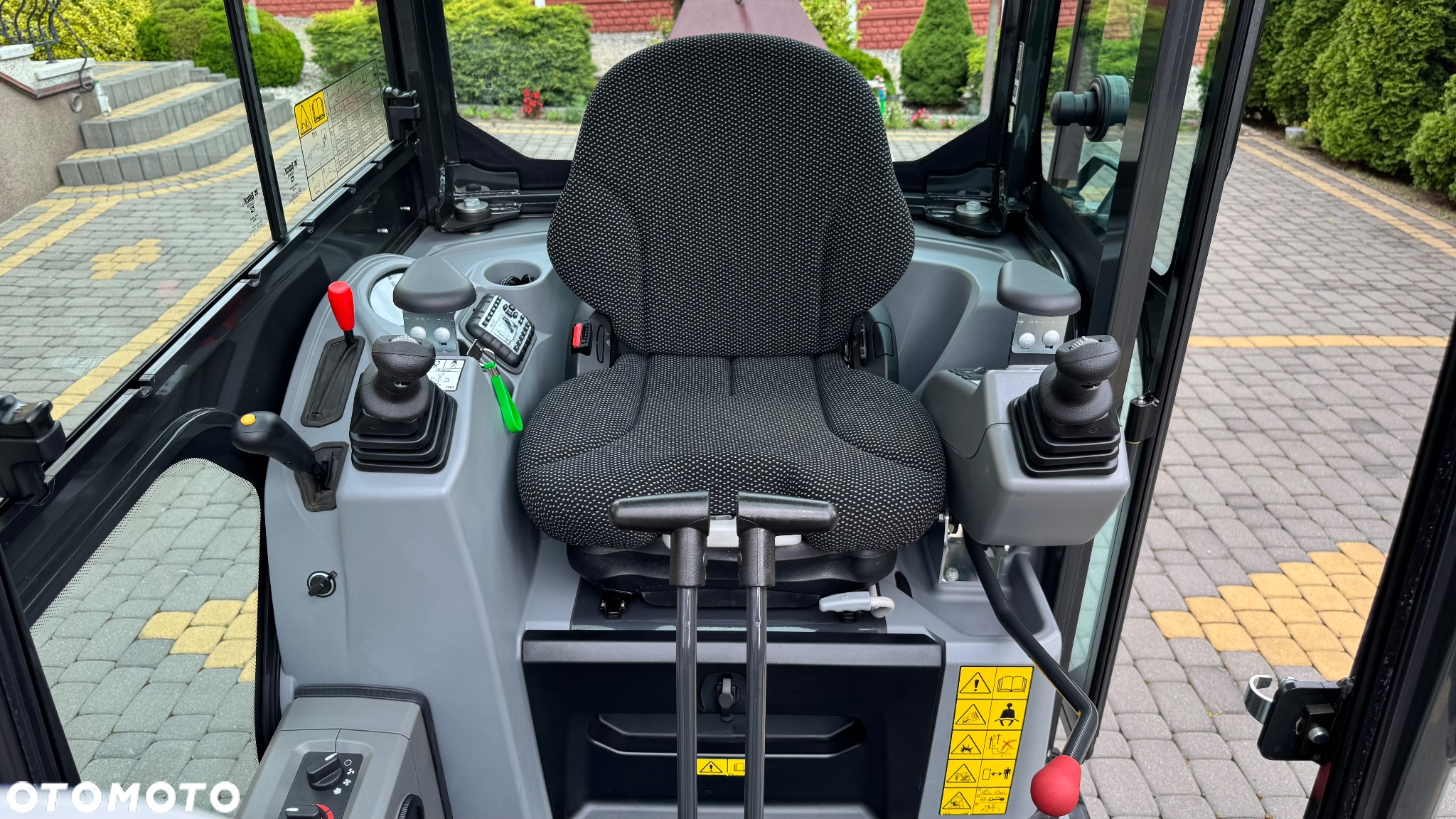 Bobcat E19 / rok 2024 / liczba godzin 4 / kupiona u dealera w Polsce / stan NOWA / komplet 3 łyżek / skarpówka hydrauliczna / - 15